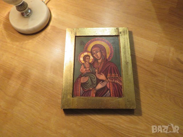 Стара провославна кона на Света Богородица Триеручица, Дева Мария- защита от враго