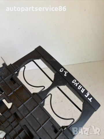 Поставка за чаши за Nissan Terrano 3.0D (2005), снимка 2 - Части - 54331867