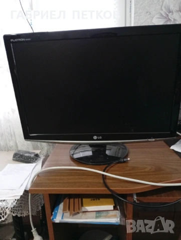 продавам монитор LG 24 запазен