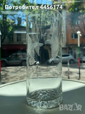 Ваза с красив звън и ръчна гравюра Височина-19.5 см и 8.5 см на отвора Цена-25 лв, снимка 1