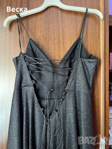 Елегантна черна рокля с блестящ ефект, снимка 4 - Рокли - 52261764