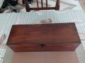 Продавам дървена кутия за съхранение на бутилка вино., снимка 1