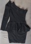 Черна рокля с един ръкав, снимка 1 - Рокли - 38292113