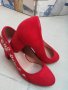 Модерни червени обувки