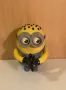 Играчка миньон, който си движи ръцете и очите с помощта на копче на гърба, снимка 1