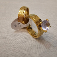 Комплект от два броя пръстени  - Пръстен с цирконии и халка от медицинска стомана в комбинция с мат, снимка 1 - Пръстени - 44735685