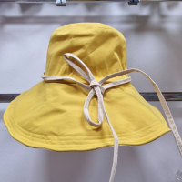 Красива дамска шапка с панделка в модерни нежни цветове, снимка 2 - Шапки - 44750347