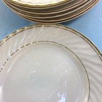 Порцеланова посуда златен кант, снимка 2 - Сервизи - 24278516