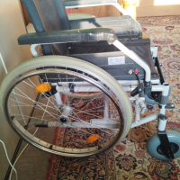 Сгъваема инвалидна коли4ка в зазено,добро състояние , снимка 3 - Инвалидни колички - 44925721
