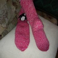 Ръчно плетени чорапи с картинка размер 37-38 размер 37,38⁹ пингвинче, снимка 2 - Дамски чорапи - 38593899