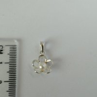 Нова сребърна висулка цвете с перла, снимка 1 - Колиета, медальони, синджири - 29571886