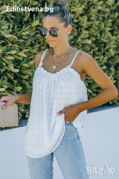 Дамски топ в бяло с тънки презрамки и златисти детайли, снимка 1