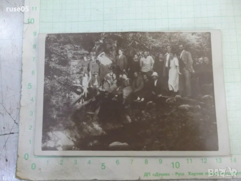 Снимка стара на седнали на моста над реката, снимка 1