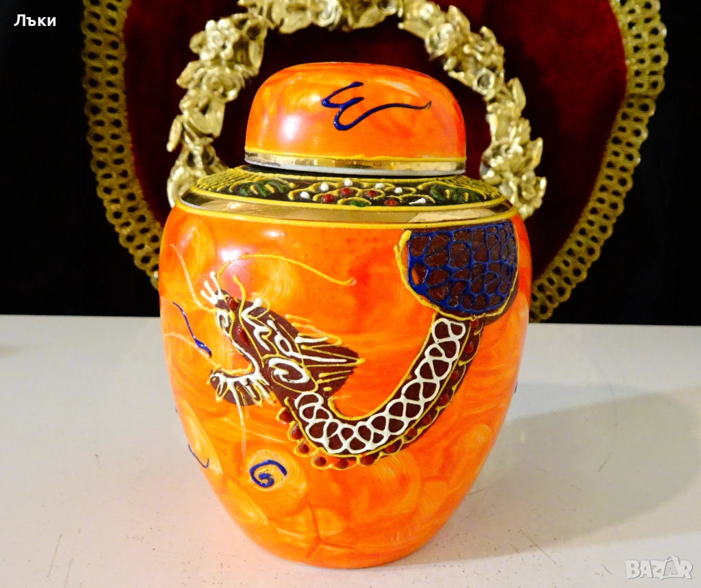 Ваза,буркан,урна,японски порцелан Satsuma Dragonware,злато. , снимка 1