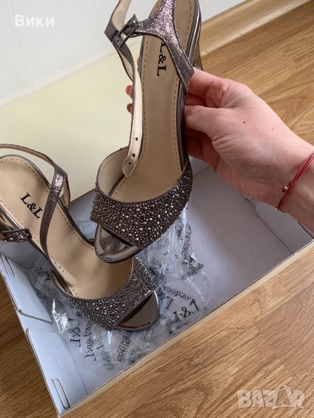 Красиви сандали с камъни, снимка 1
