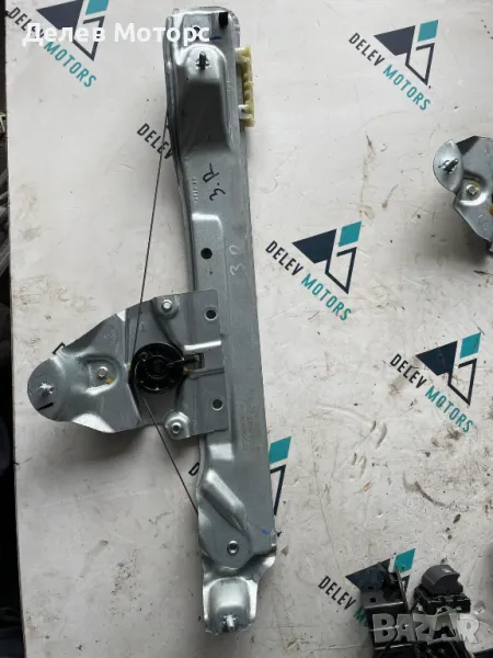 827208597R заден десен стъклоповдигач от Dacia Duster 1.0 Tce 100 HMMT, 6 ск., двигател H4D480, 2023, снимка 1