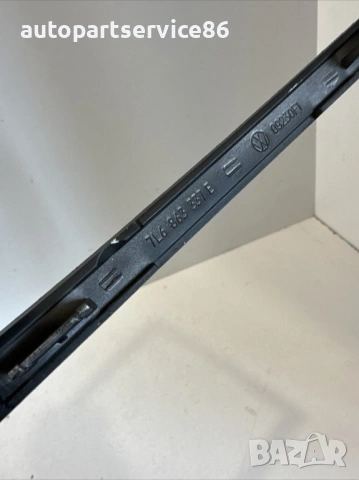 Декоративна лайстна около селектора на скоростите за Volkswagen Touareg (08-2010) 7L6863337E, снимка 2 - Части - 54165483