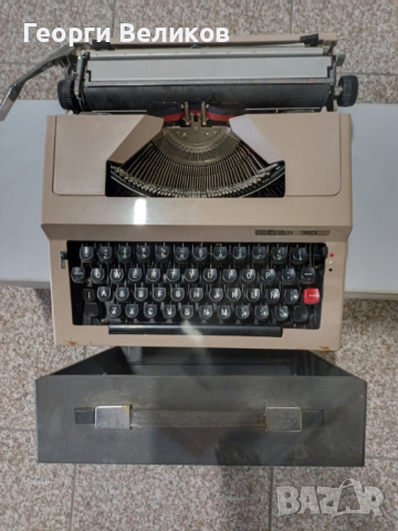 Пиш.машини, снимка 4 - Антикварни и старинни предмети - 28834110