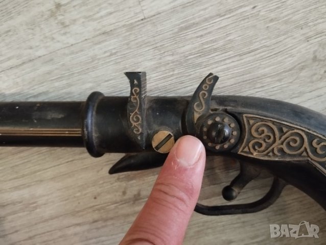 Стар пистолет за декорация, снимка 3 - Други ценни предмети - 42767194