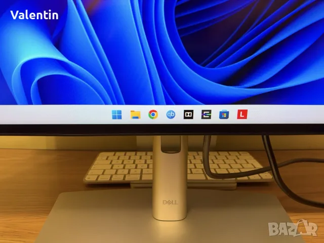 Монитор Dell U2722D, снимка 2 - Монитори - 56543356