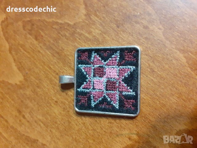 Колие с бродирана шевица , снимка 3 - Колиета, медальони, синджири - 31774929