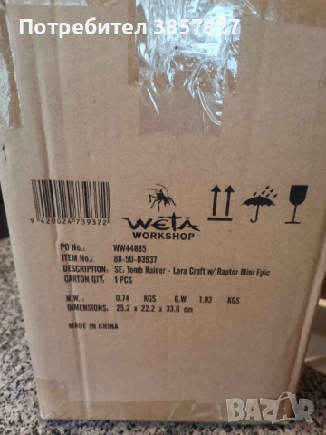 Weta Workshop Tomb Raider - Lara Croft & Raptor, 24 cm, снимка 5 - Колекции - 54363624