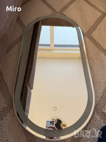 Огледало с овална форма и размери 80 см на 40 см