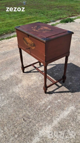 Ретро кутия на крака шведска, снимка 2 - Шкафове - 54120742