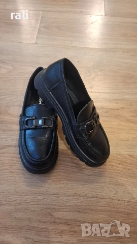 Черни кожени мокасини