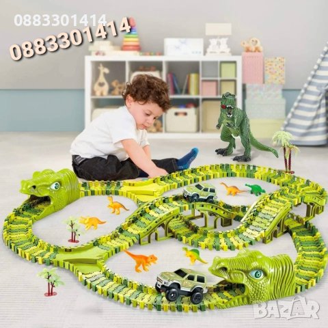 Писта с динозавъри и коли 240 части 