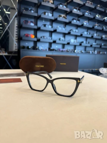 очила с калъф prada Tom Ford ray ban , снимка 5 - Слънчеви и диоптрични очила - 50588631