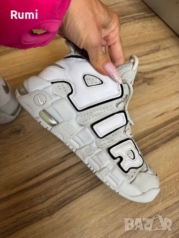 Оригинални маратонки Nike Air More Uptempo GS ! 38,5 н, снимка 3 - Маратонки - 38484695