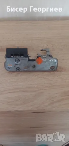 заключалка на преден капак за голф 5, снимка 2 - Части - 48922286