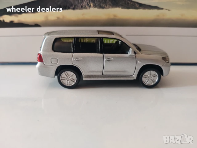 Метална количка Toyota Land Cruiser V8 Siku мащаб 1:55, снимка 6 - Колекции - 50836110