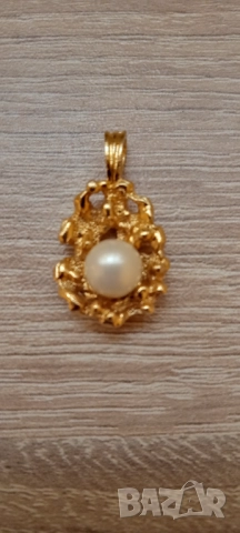 Медальон, висулка,позлатена; Седеф 