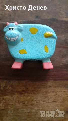 касичка Усмихната крава весела, уникален дизайн, ръчна изработка, внос от Италия. 