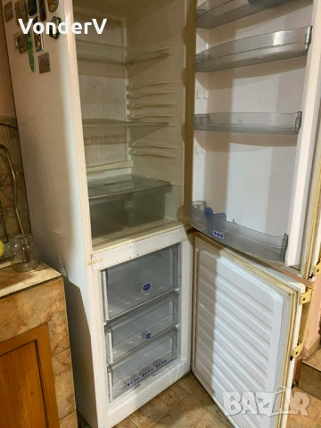 Хладилник с фризер 180см Whirlpool с два компресора