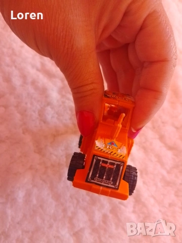 Подарявам две играчки багерче и самолетче, снимка 6 - Влакчета, самолети, хеликоптери - 54118330