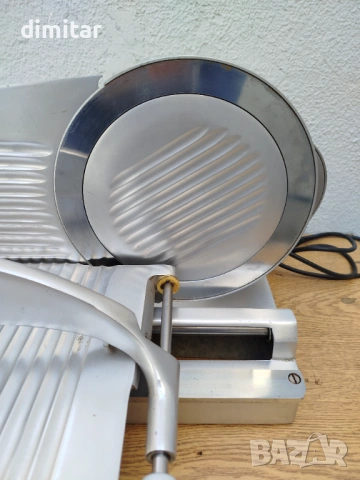 Професионална колбасорезачка VEGA , снимка 8 - Обзавеждане на кухня - 54267508