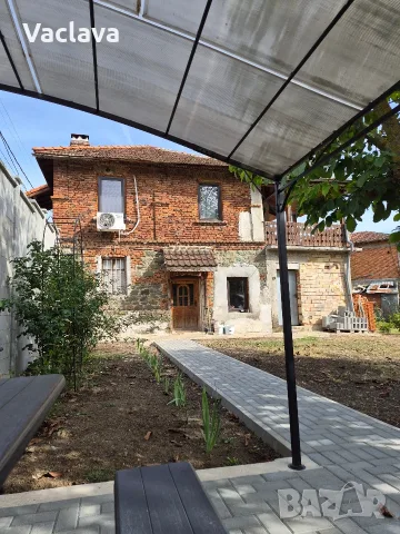Собственикът продава къщата. На 30 км. от гр. Бургас. 18 км от гр. Приморско.
