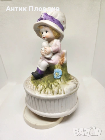 Керамичен музикален карусел – момиченце с коте, снимка 4 - Декорация за дома - 53382149