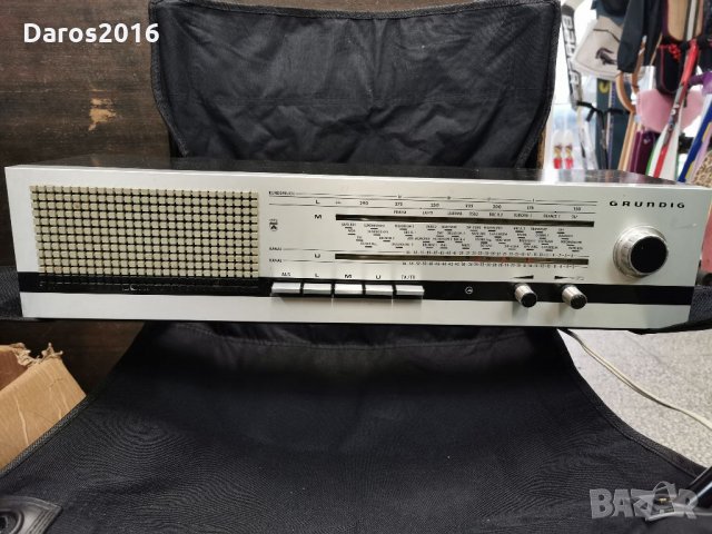 Старо дървено радио Grundig Type RF 2060, снимка 1 - Антикварни и старинни предмети - 35516029