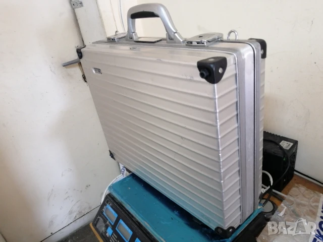 Алуминиев куфар RIMOWA , снимка 3 - Куфари с инструменти - 50671371