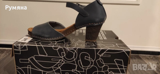 Дамски сандали естествена кожа Art, Paul Green, Levis