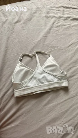 Спортно бюстие Nike , снимка 2 - Корсети, бюстиета, топове - 56438175
