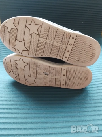 Tommy Hilfiger оригинални спортни обувки, 39 номер, снимка 5 - Маратонки - 53967022