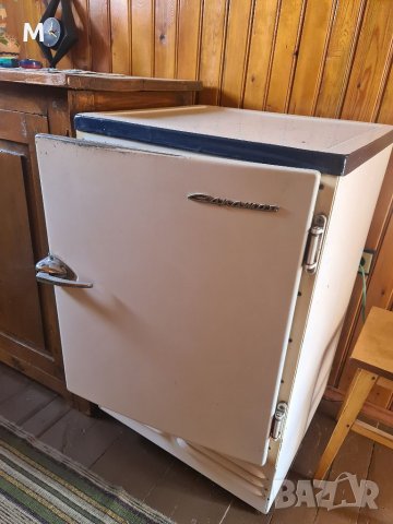 Хладилник „Саратов” - работещ, снимка 1 - Антикварни и старинни предмети - 34272872