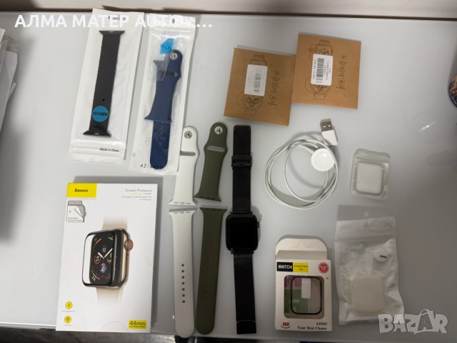 Apple Watch Series 5 44mm + 5 Каишки и МНОГО Аксесоари