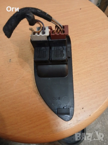 Бутони отваряне багажник и резервоар на Фолксваген Пасат В5.5 01-05г., снимка 2 - Части - 53915202