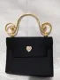 Малка черна чантичка със златна дръжка, снимка 1